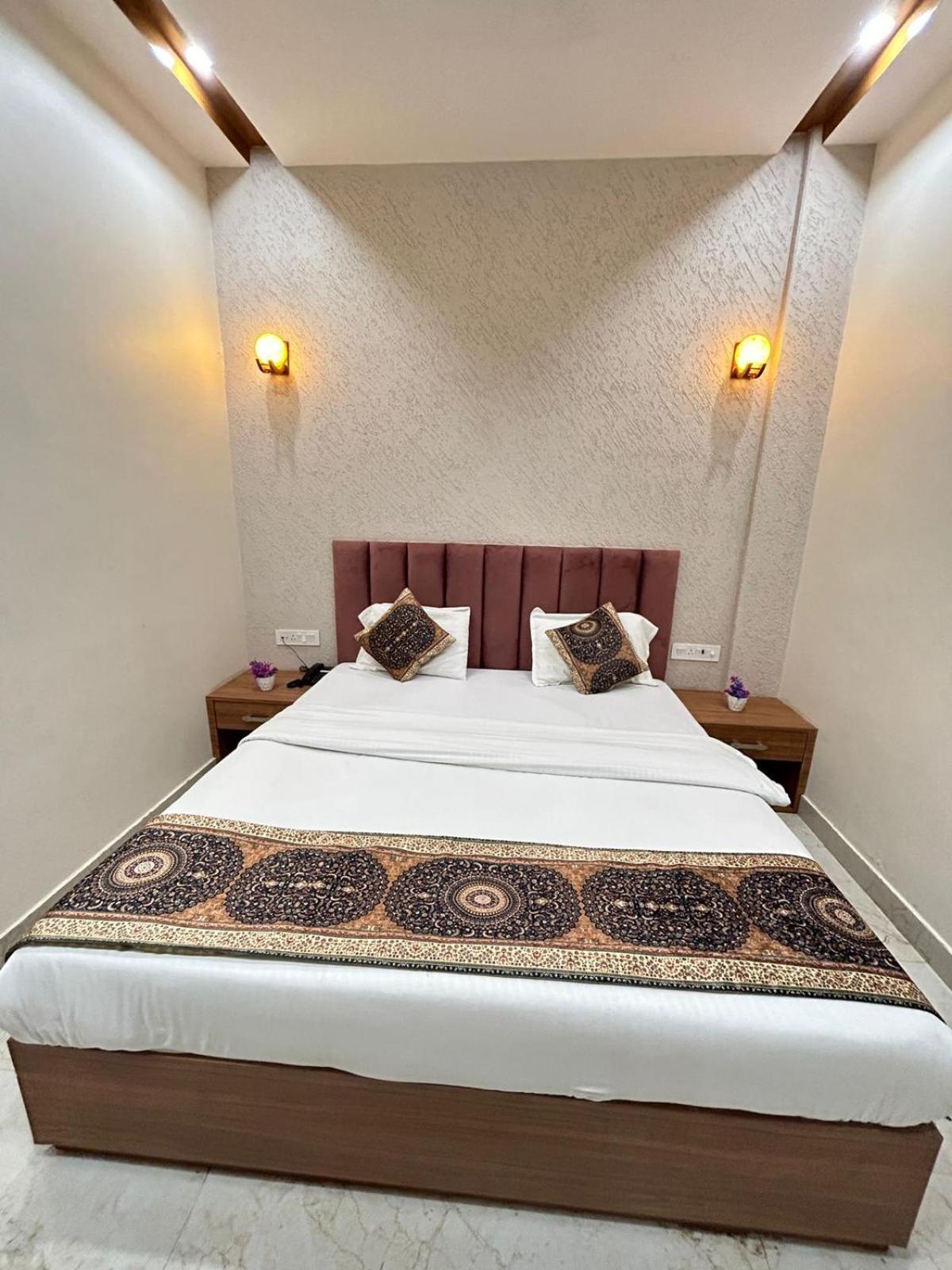 Hotel Satsang Grand Varanasi Exterior foto